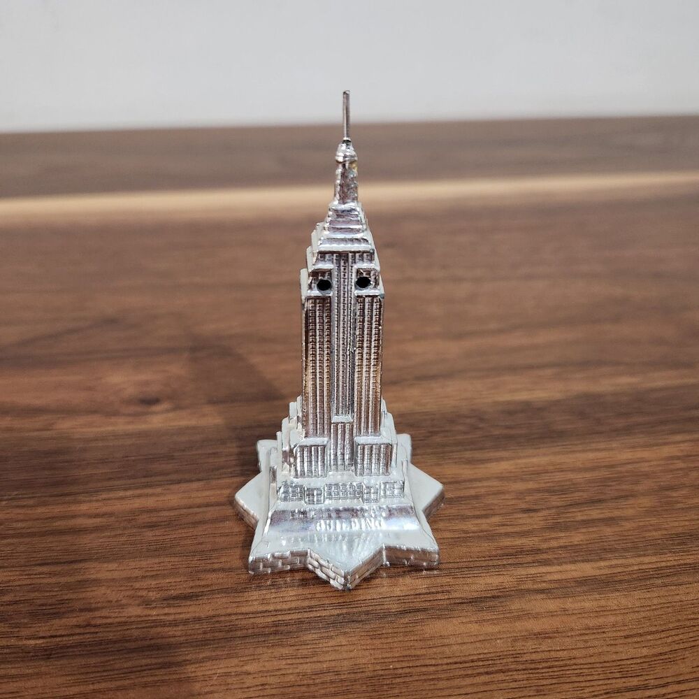 Vintage Metal New York City Statue of Liberty Empire State Salt & Pepper Shakers - Picture 7 of 11